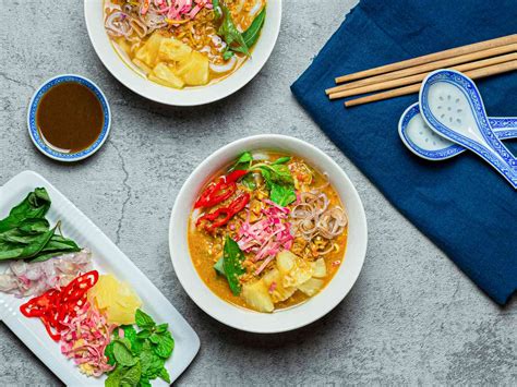  Asam Laksa: A Spicy and Sour Symphony Exploding on Your Tongue