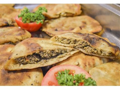  Hawawshi: A Deliciously Tangy and Flavorfully Aromatic Egyptian Flatbread Treat From Sohag!