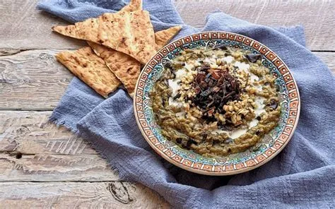  Kashk-e Bademjan: A Tangy and Smoky Dip That Will Transport Your Tastebuds to Tehran!