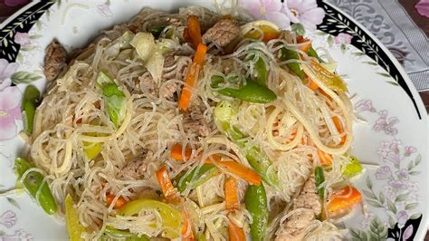  Old Friend Rice Noodles: Are You Ready to Embrace the Sizzling Spice and Tangy Delight of This Nanning Staple?