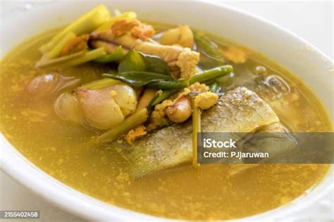  Spicy Turmeric Fish Soup: Can A Refreshing Broth Pack The Punch Of Fiery Flavor?