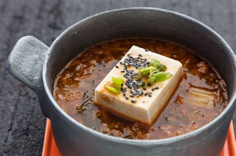  Yichun City's Spicy Tofu Stew: Can Creamy Comfort Food Be Bursting With Fiery Flavor?